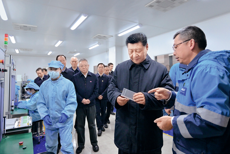 2024年3月18日至21日，中共中央总书记、国家主席、中央军委主席习近平在湖南考察。这是18日下午，习近平在中德合资企业巴斯夫杉杉电池材料有限公司考察。 新华社记者 谢环驰/摄